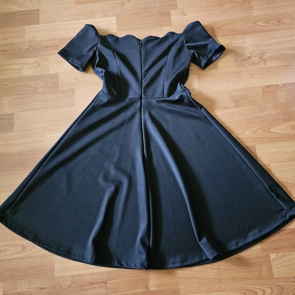 Off the shoulder scallop dress - Picture 2 of 3